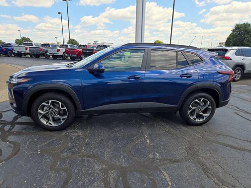 Blue Glow Metallic 2024 Chevrolet Trax LT