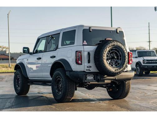 Oxford White 2026 Ford Bronco Badlands