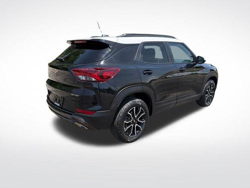 Mosaic Black Metallic 2023 Chevrolet Trailblazer ACTIV