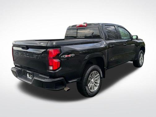 Black 2025 Chevrolet Colorado LT