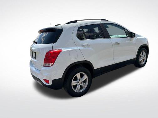 Summit White 2019 Chevrolet Trax LT