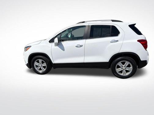 Summit White 2019 Chevrolet Trax LT