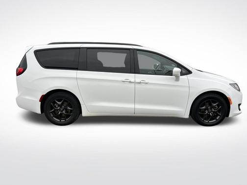 2018 Chrysler Pacifica Touring-L Plus