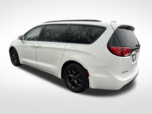 2018 Chrysler Pacifica Touring-L Plus