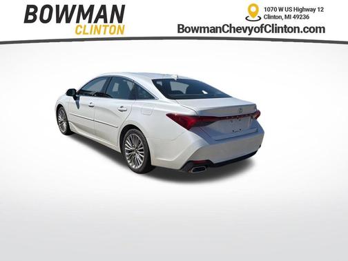 White 2019 Toyota Avalon XLE
