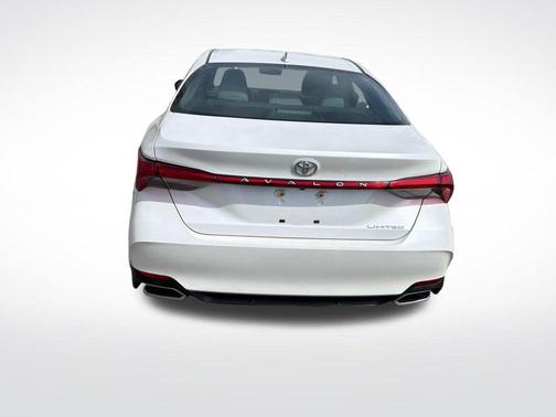 Pearl 2019 Toyota Avalon Limited