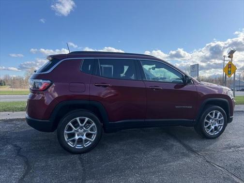 2022 Jeep Compass Latitude Lux