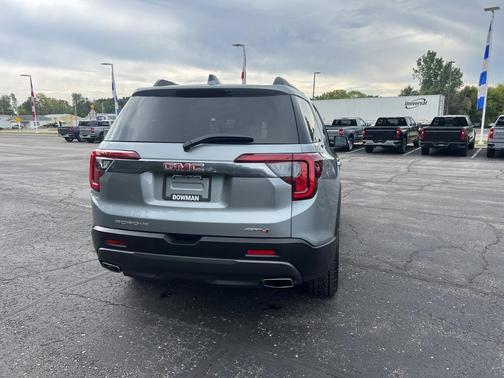 2023 GMC Acadia AWD AT4