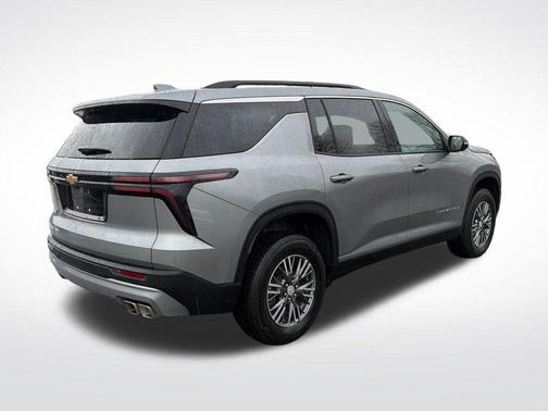 Sterling Gray Metallic 2026 Chevrolet Traverse LT