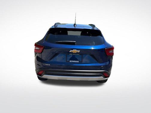 Blue Glow Metallic 2024 Chevrolet Trax LT