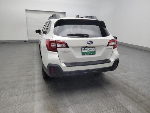 Crystal White Pearl 2018 Subaru Outback 2.5i Premium