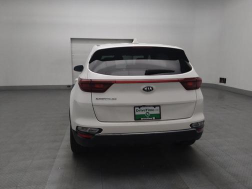 White 2021 Kia Sportage LX