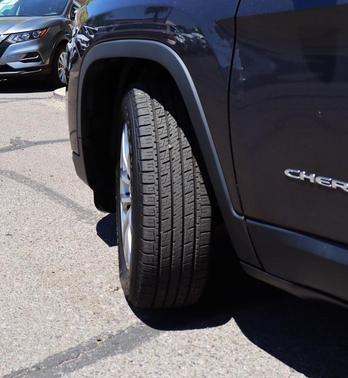 Granite Crystal Clearcoat Metallic 2021 Jeep Cherokee Latitude Lux