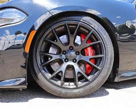Pitch Black Clearcoat 2016 Dodge Charger SRT Hellcat