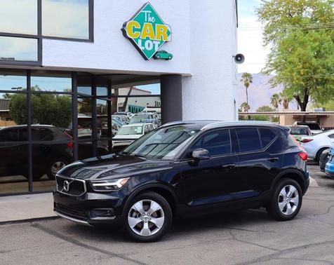 2022 Volvo XC40 T4 Momentum