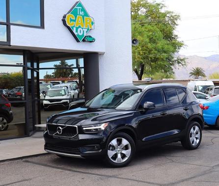 2022 Volvo XC40 T4 Momentum