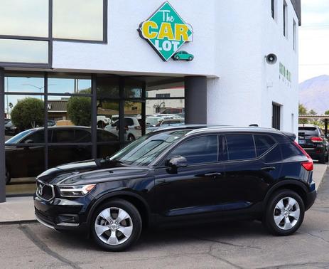 2022 Volvo XC40 T4 Momentum