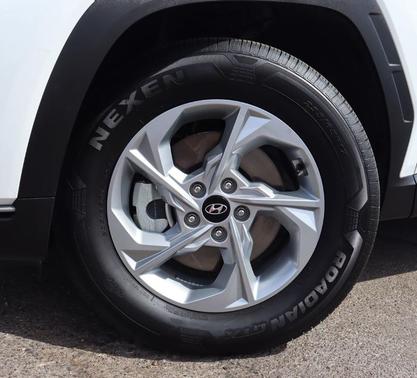 2023 Hyundai TUCSON SE