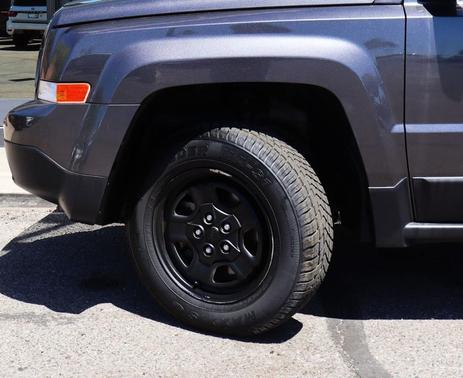 Granite Crystal Clearcoat Metallic 2017 Jeep Patriot Sport