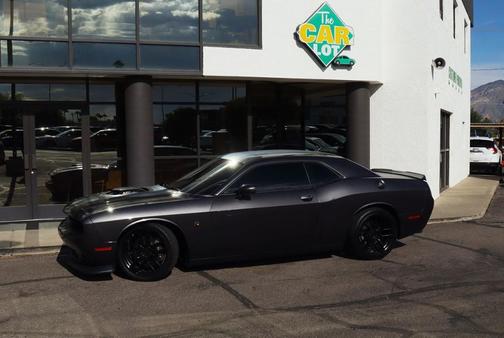 2016 Dodge Challenger 392 Hemi Scat Pack Shaker