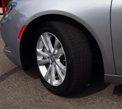 2017 Chrysler 200 Limited