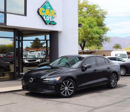 2022 Volvo S60 MOMENTUM