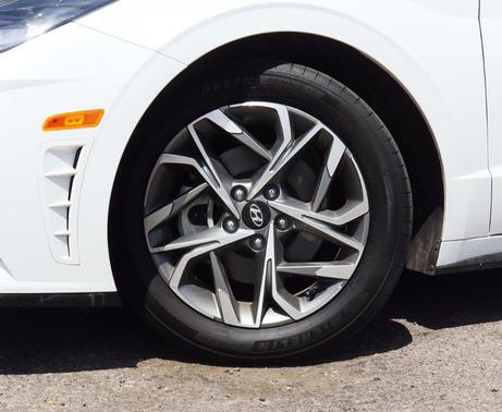2022 Hyundai SONATA SEL