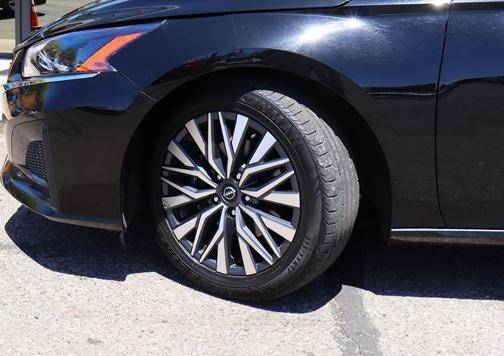 Black 2023 Nissan Altima 2.5 SV