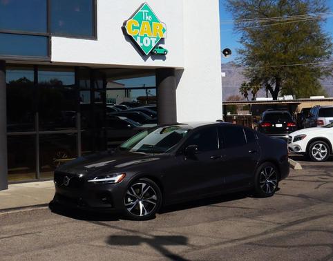 2024 Volvo S60 B5 Core Dark Theme