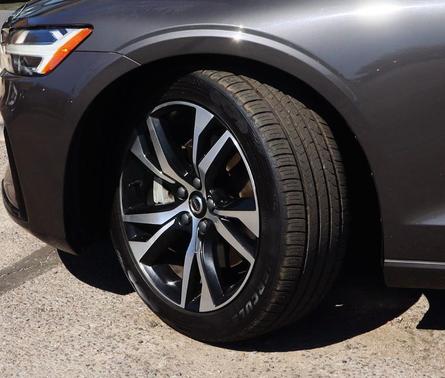 2024 Volvo S60 B5 Core Dark Theme