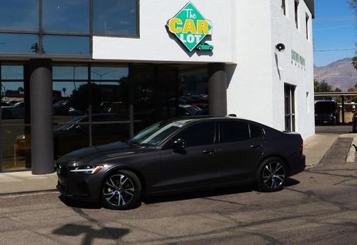 2024 Volvo S60 B5 Core Dark Theme