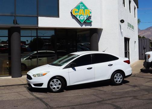 Oxford White 2017 Ford Focus S
