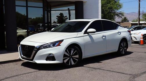White 2020 Nissan Altima 2.5 SV