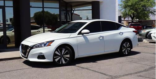 White 2020 Nissan Altima 2.5 SV