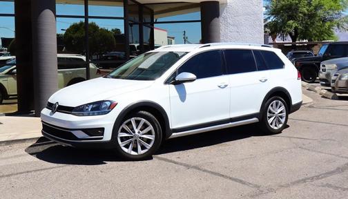 Pure White 2019 Volkswagen Golf Alltrack TSI S