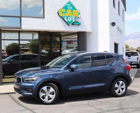 2021 Volvo XC40 T4 Momentum