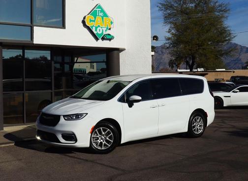 2023 Chrysler Pacifica Touring-L