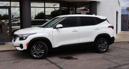 Snow White Pearl 2023 Kia Seltos LX