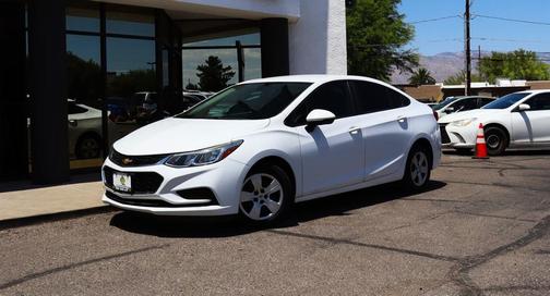 Summit White 2018 Chevrolet Cruze LS