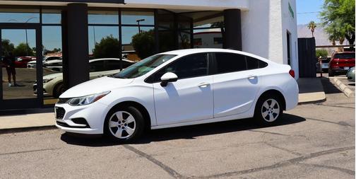 Summit White 2018 Chevrolet Cruze LS