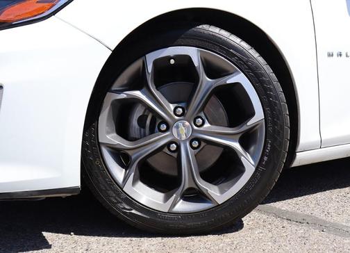 Summit White 2021 Chevrolet Malibu LT