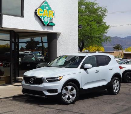 2022 Volvo XC40 T4 Momentum