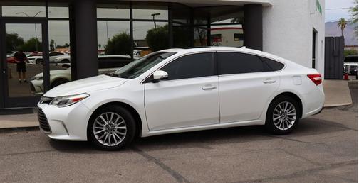Blizzard Pearl 2017 Toyota Avalon Limited