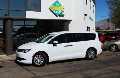 2020 Chrysler Voyager L