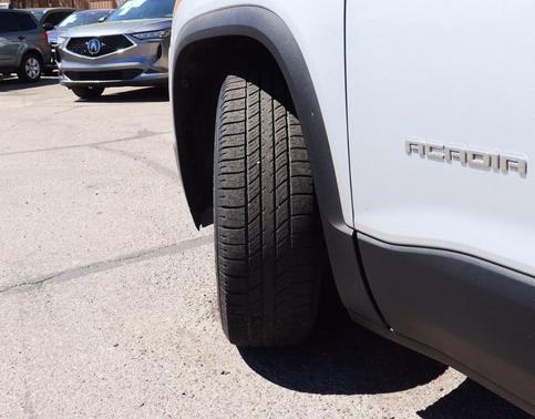 Quicksilver Metallic 2018 GMC Acadia SLE-2