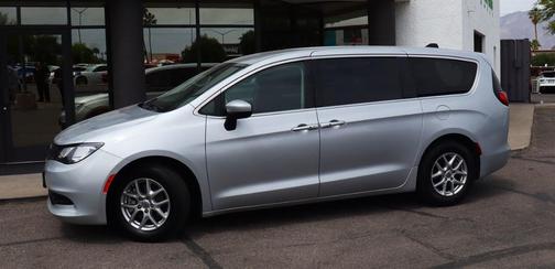 2023 Chrysler Voyager LX