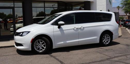 Bright White Clearcoat 2023 Chrysler Voyager LX