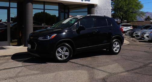 Mosaic Black Metallic 2022 Chevrolet Trax LT