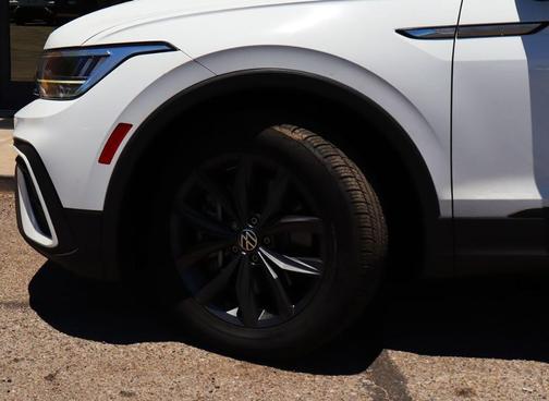 Pure White 2022 Volkswagen Tiguan 2.0T SE