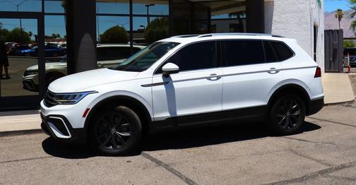 Pure White 2022 Volkswagen Tiguan 2.0T SE